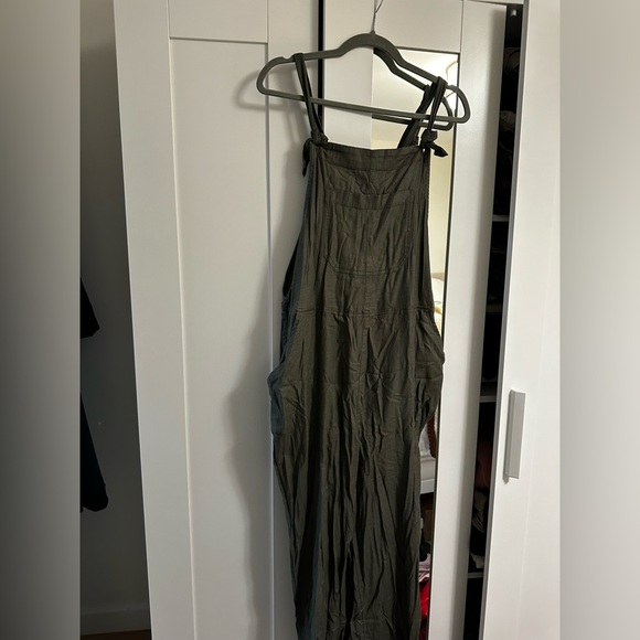 Pant suit - Picture 2 of 3